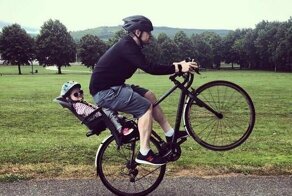 Фотошопер помещает свою маленькую дочь в опасные ситуации