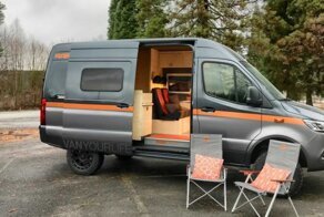 Деревянный стиль и современные технологии — интересный кемпер на базе Mercedes-Benz Sprinter