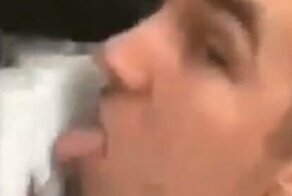 Американца обвинили в терроризме за облизывание товаров в супермаркете во время коронавируса