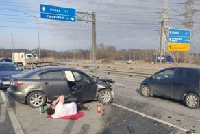 Авария дня. Автомобиль влетел в отбойник