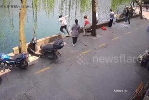 «Держись, пацан»: мужчина прыгнул в реку, чтобы спасти тонущего мальчика