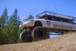 Американец построил внедорожный монстр, использовав лимузин Lincoln Town Car