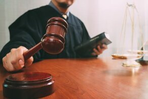 США подали в суд на Китай за коронавирус: чем обернется политический скандал?