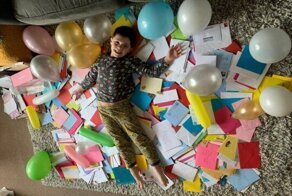 Мальчик с глухотой и аутизмом получил в свой день рождения 700 открыток от незнакомцев