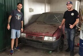 В Аргентине обнаружили склад с новыми нераспроданными автомобилями итальянских марок 1990-х