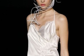 Костюмы невест (16 фото)