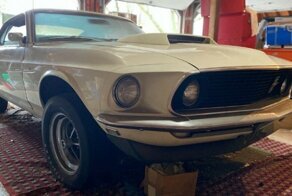 Редкий Ford Mustang, который 39 лет провел взаперти, продается на eBay