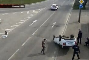 Уникальные краснодарские лихачи! Сразу два похожих ДТП на одном перекрестке