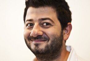 Галустян расстался с бородой и усами в домашней обстановке