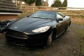 Всего за $2500 вы можете превратить в свою Toyota Celica в Aston Martin DB9, но лучше этого не делать