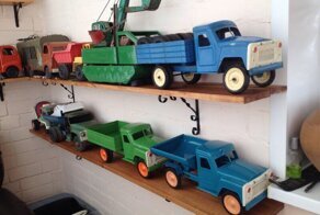 "Счастливое Детство с железными игрушками"