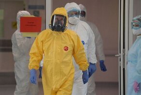 Желтый костюм Путина: почему президент был странно одет в больнице в Коммунарке?