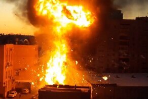Мощный взрыв грузовой «Газели» во дворе Архангельска попал на видео