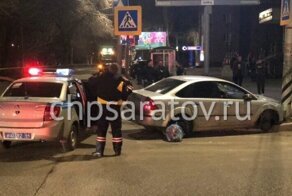 В Саратове пьяный водитель на "Форде" без покрышек пытался уйти от 9 патрульных машин