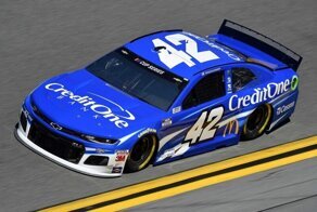 Пилот NASCAR  потерял работу из-за расистского высказывания во время прямого эфира