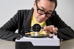 This DIY Vinyl Engraver Lets You Create and Play Your Own Records at Home