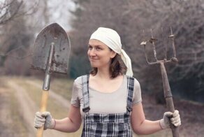 Продавщица из Хабаровска прогнала вооруженного ножом грабителя лопатой