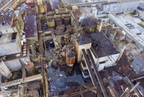 Фабрика по производству туалетной бумаги уничтожена огромным взрывом