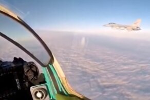 Встреча российского истребителя с американцем попала на видео
