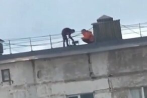 Двое жителей Сахалина не вытерпели самоизоляции и пожарили шашлыки на крыше многоэтажки