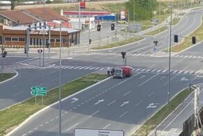 В Белграде два автомобиля не поделили пустую дорогу