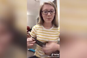 Девушка сочинила идеальную песню про карантин