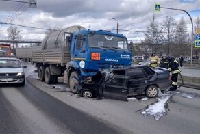 Авария дня. В Челябинске мужчина выжил после столкновения с КамАЗом