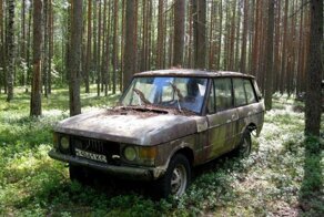 Range Rover на советских номерах в карельском лесу