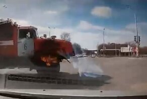 Авария дня. Пожарный автомобиль на красный свет