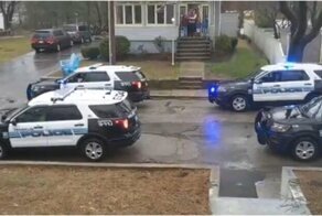 Полицейские поздравили расстроившегося из-за карантина ребенка с днем рождения