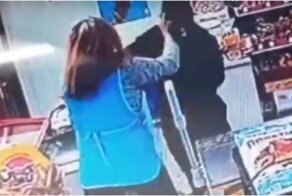 Суровая продавщица обратила налетчика в бегство