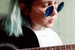 «Круче, чем оригинал!»: песню «Сто шагов назад» перевели на английский
