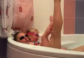 Российская синхронистка показала фрагмент своей программы прямо в ванной