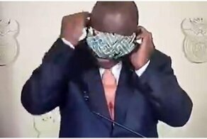 Президент ЮАР оконфузился, пытаясь надеть защитную маску