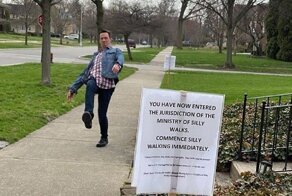 Министерство дурацкой походки собирает творческий урожай