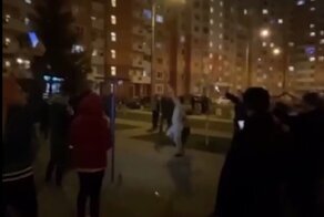 Жители московского района устроили массовую вечеринку "против коронавируса": видео