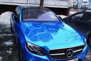 В Омске во время уличных гонок стритрейсер протаранил толпу людей