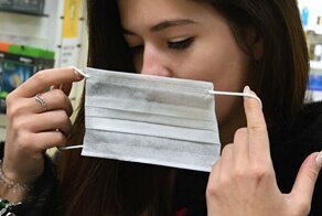 Россиян предупреждают, что в арсенале жуликов появились усыпляющие маски