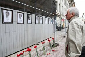 Стена памяти погибших из-за коронавируса медиков появилась в центре Петербурга