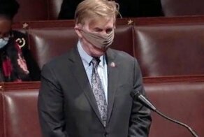 Конгрессмены США не справились с масками на очередном собрании по коронавирусу