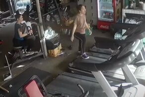 Любительница спорта чуть не пострадала из-за  своей невнимательности