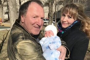 Российские знаменитости, которые стали отцами на закате дней