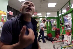 Будни самоизоляции: в столичном супермаркете отъели ухо москвичу