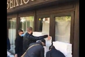 Карантин так карантин, заявили в Киеве и замуровали ресторан депутата
