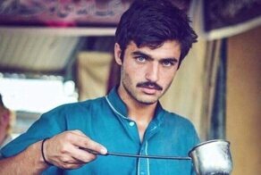 Как выглядит сейчас торговец чаем после того, как фото с ним стало вирусным