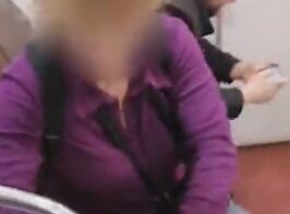 Попрошайка с уткой покусала девушку, пожалевшую птицу