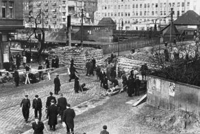 Обещай мне, что застрелишься, если придут русские