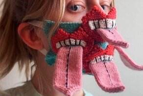 Исландская художница вяжет маски для любителей монстров