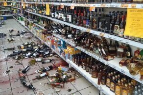 Грузчик "отблагодарил" руководство магазина за увольнение, устроив там погром