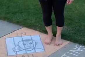 Творческая семья скрестила классики с "Монополией"